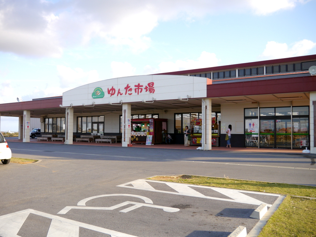 Okinawa Yachimun Pottery Market in Yomitan